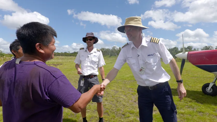 Yetuk ayol veb-kamerada mushukini korsatdi.